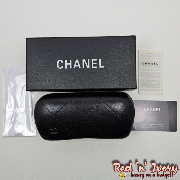 Bold Elegance Square Sunglasses (FAP)