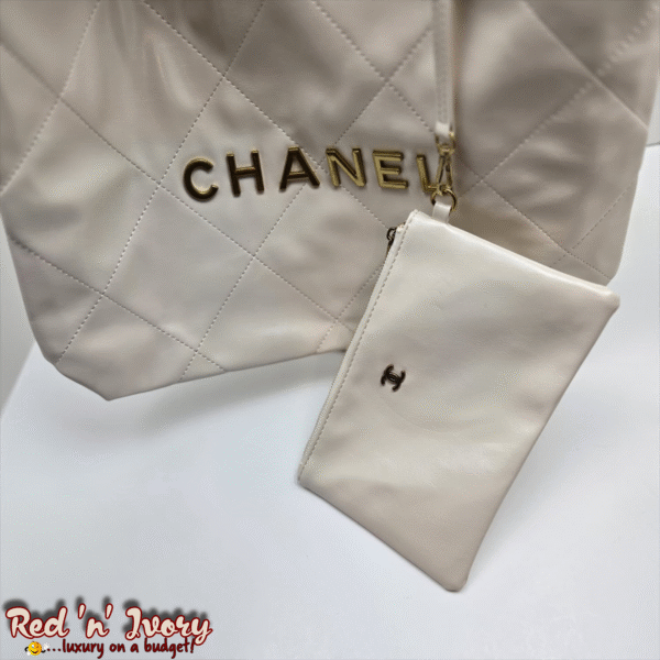 Elegant White Quilted Shoulder Bag (FAY)