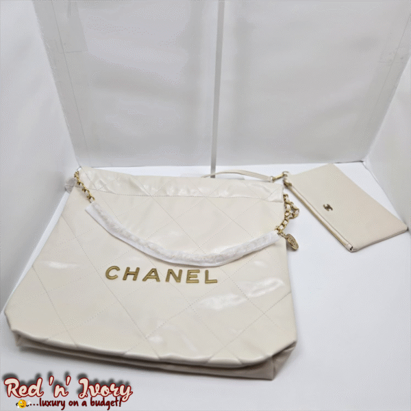 Elegant White Quilted Shoulder Bag (FAY)