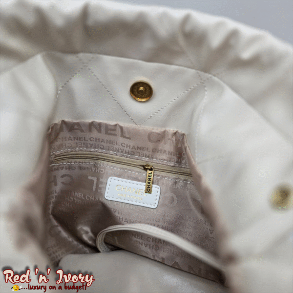 Elegant White Quilted Shoulder Bag (FAY)